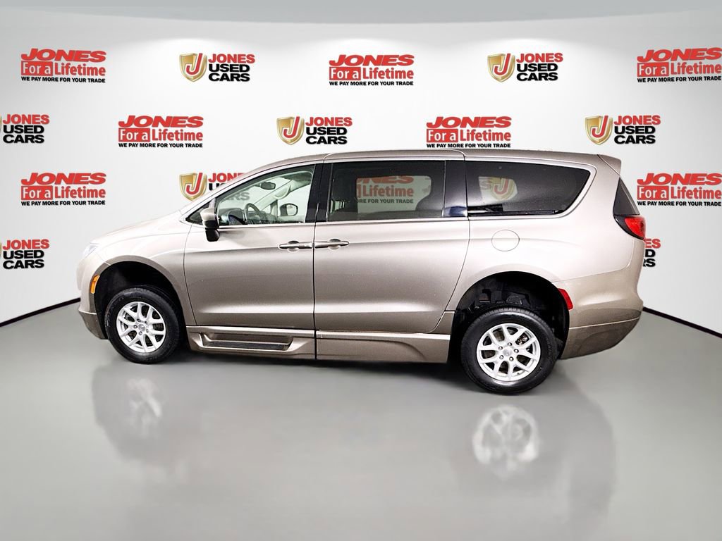 Used 2017 Chrysler Pacifica Touring Plus FWD image 12