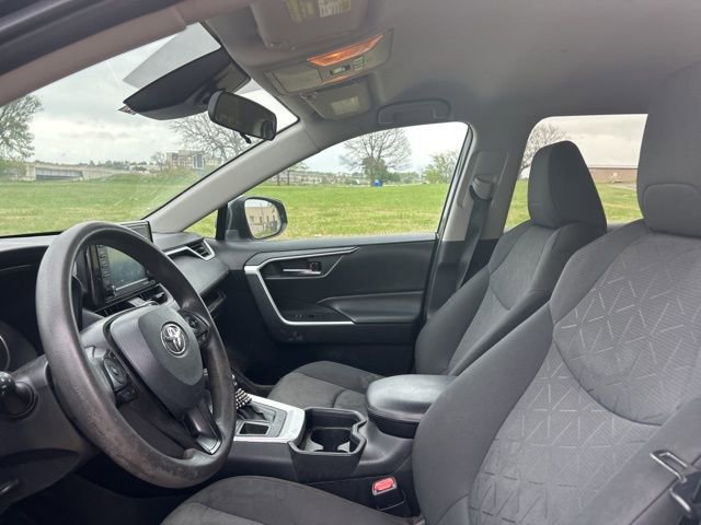 Used 2021 Toyota RAV4 XLE image 11