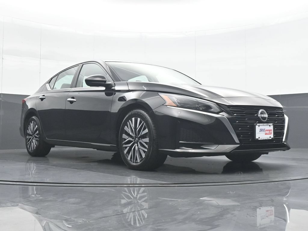 Used 2024 Nissan Altima 2.5 SV w/ SV Premium Package FWD image 33