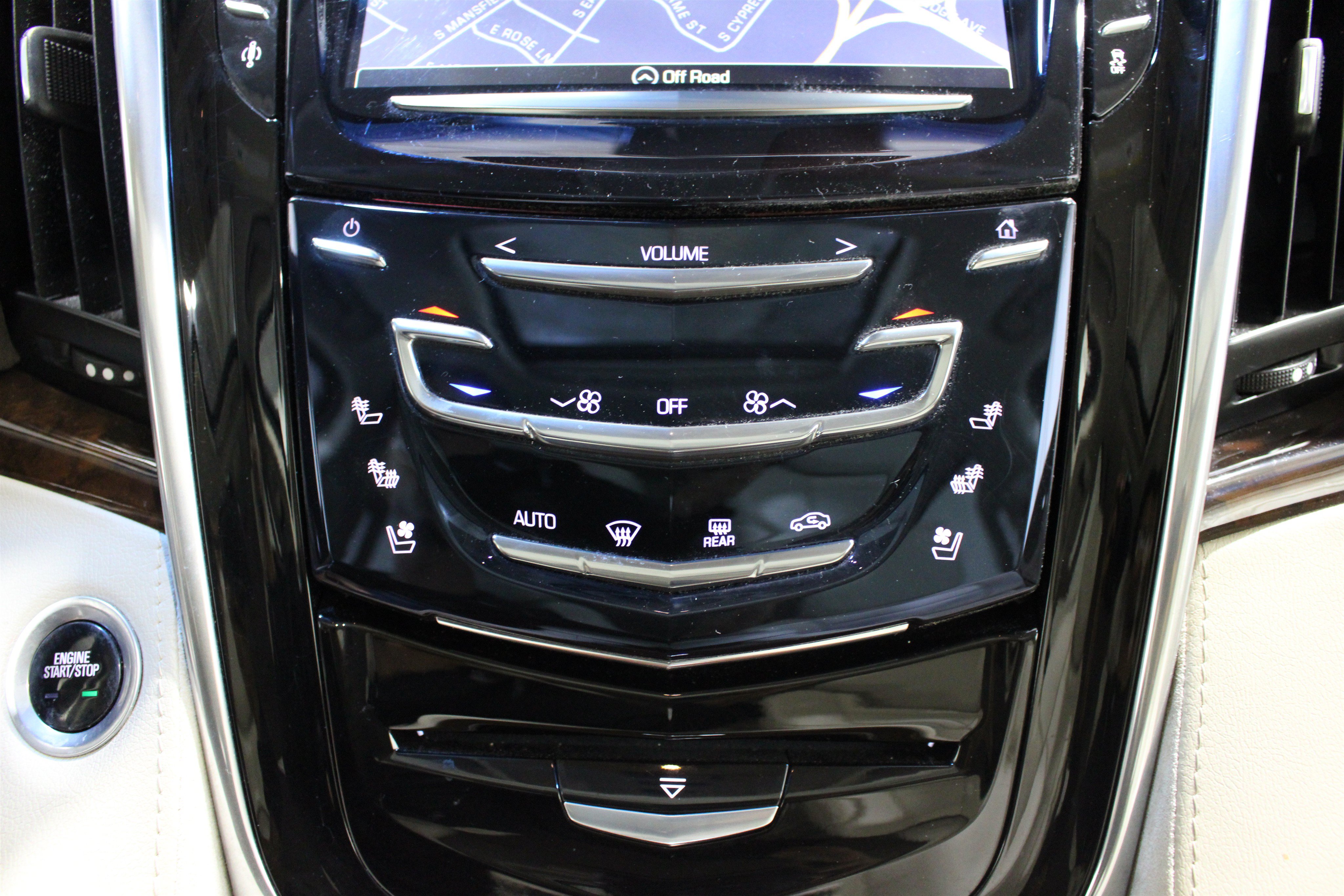 Used 2016 Cadillac Escalade Luxury AWD/4WD image 18