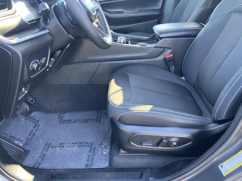 Used 2025 Jeep Grand Cherokee L Laredo w/ Luxury Tech Group I image 21