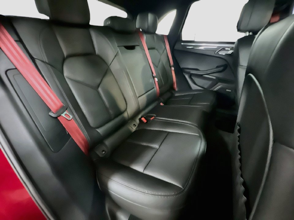 Certified 2026 Porsche Macan AWD/4WD image 29
