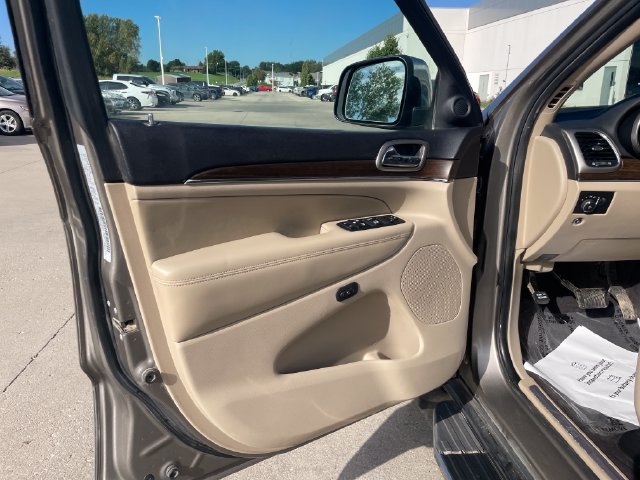 Used 2016 Jeep Grand Cherokee Limited w/ Luxury Group II AWD/4WD image 20