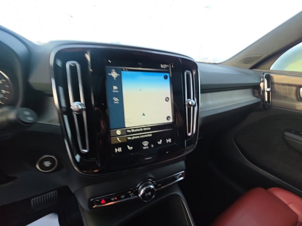 Used 2019 Volvo XC40 T4 Inscription FWD image 20