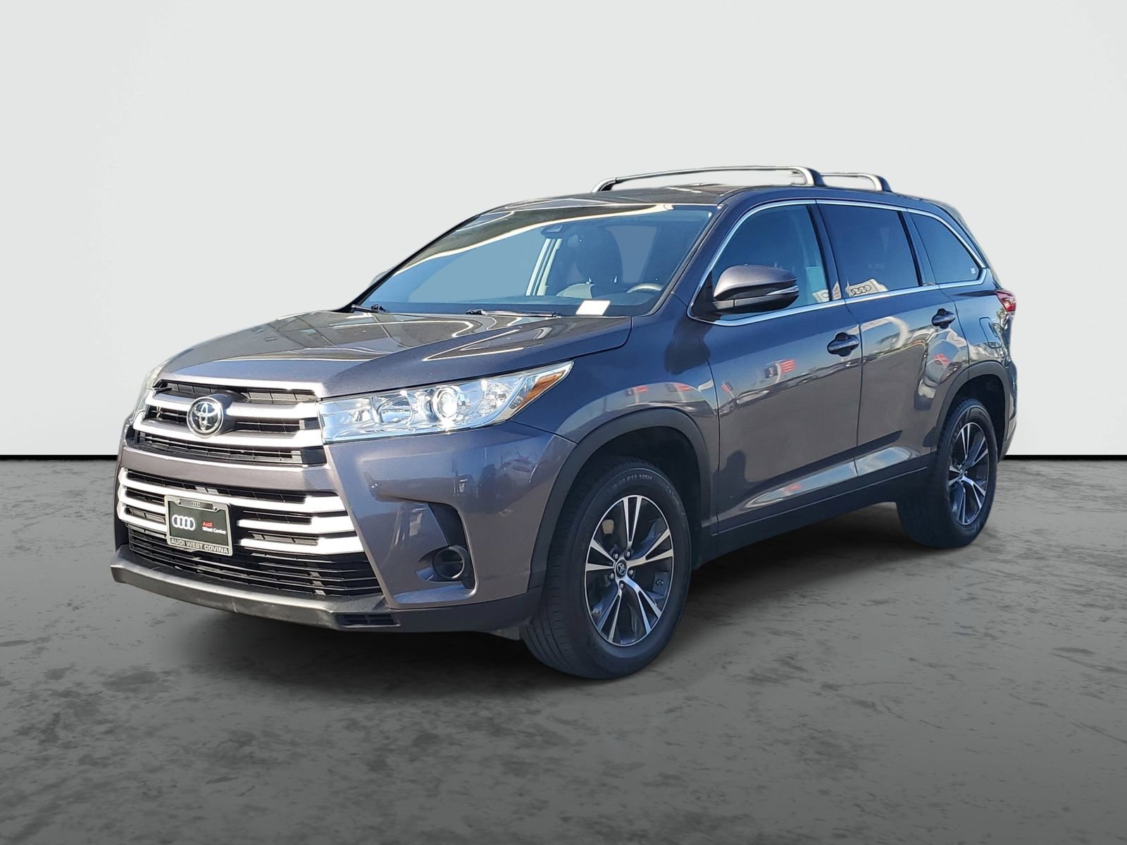 Used 2019 Toyota Highlander LE w/ Carpet Mat Package (TMS) image 2