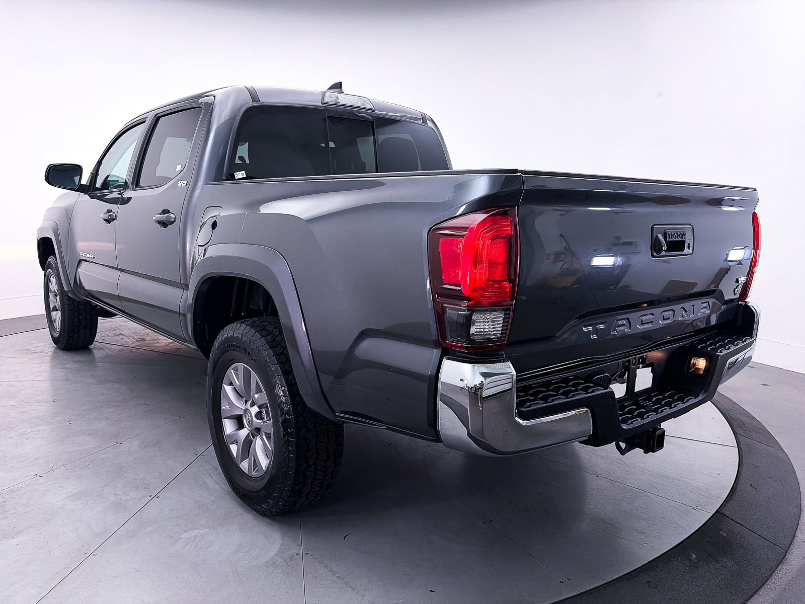 Used 2019 Toyota Tacoma SR5 RWD image 12