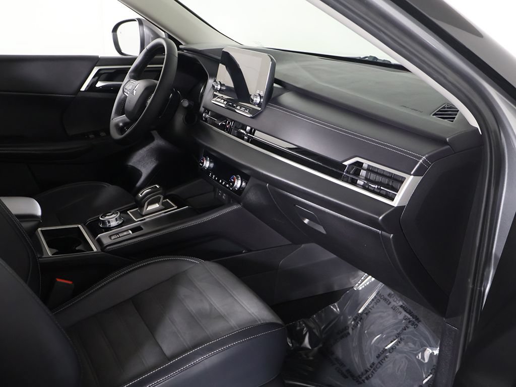 Used 2024 Mitsubishi Outlander SE AWD/4WD image 25