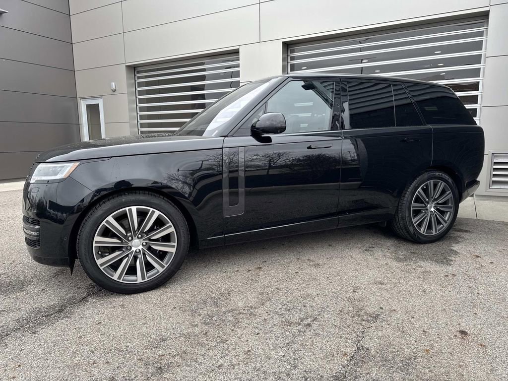 Certified 2023 Land Rover Range Rover SE image 3