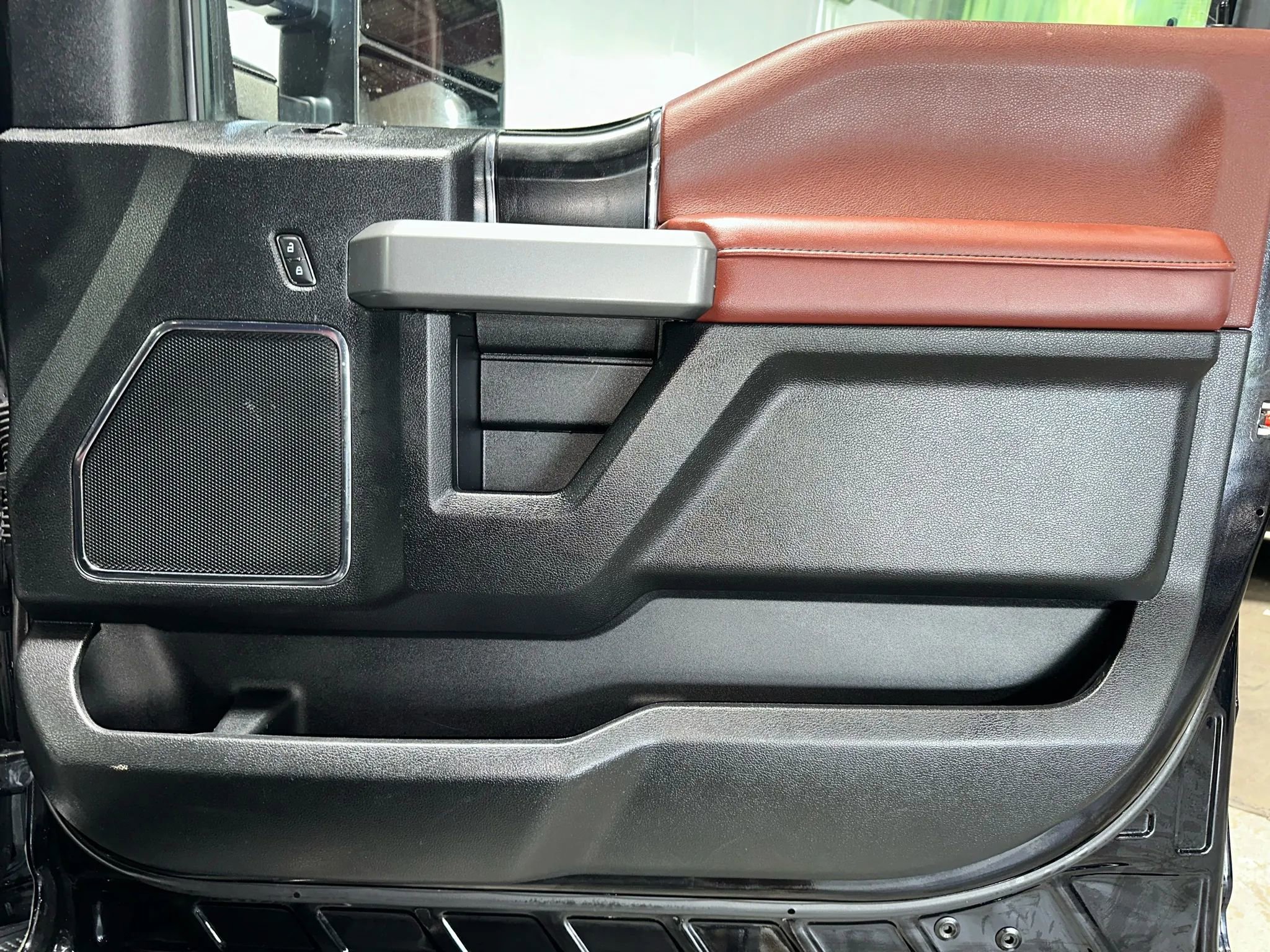 Used 2019 Ford F350 Platinum w/ Platinum Ultimate Package image 34