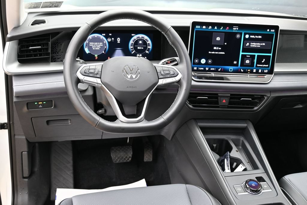 Used 2025 Volkswagen Tiguan SE w/ Panoramic Sunroof Package AWD/4WD image 32