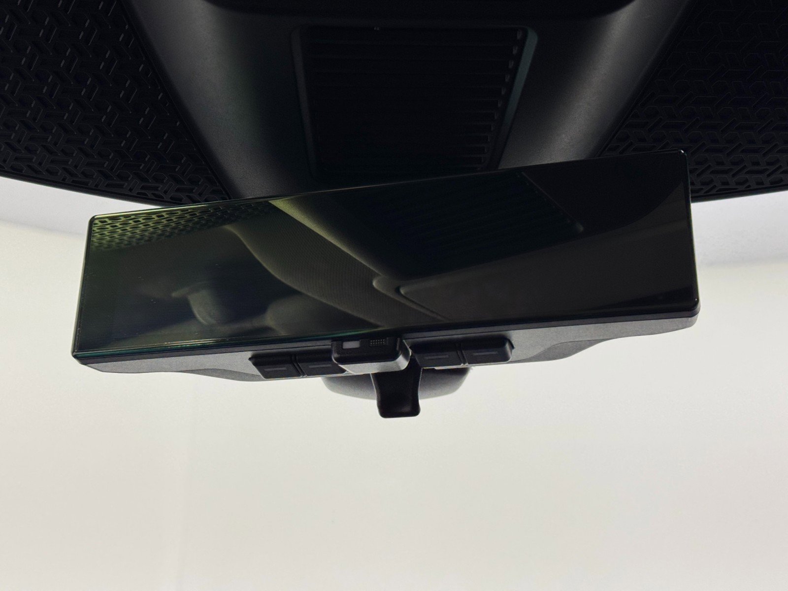 Used 2023 Nissan Ariya Premiere image 32