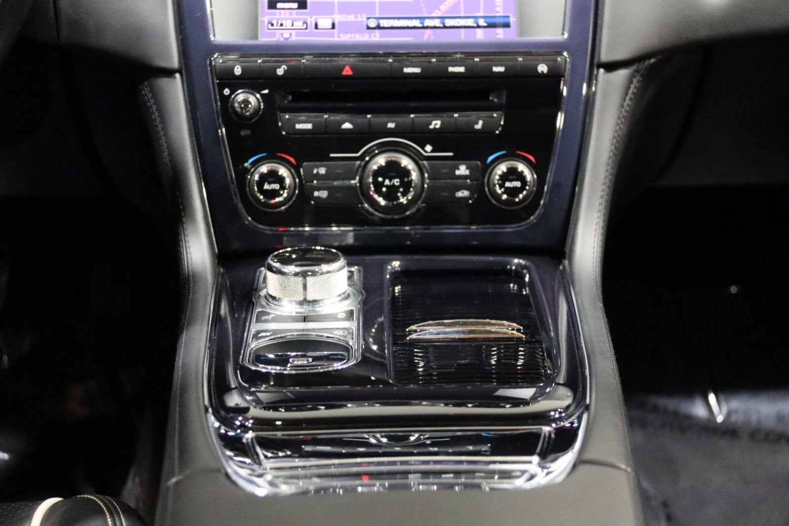 Used 2014 Jaguar XJ L Portfolio image 55