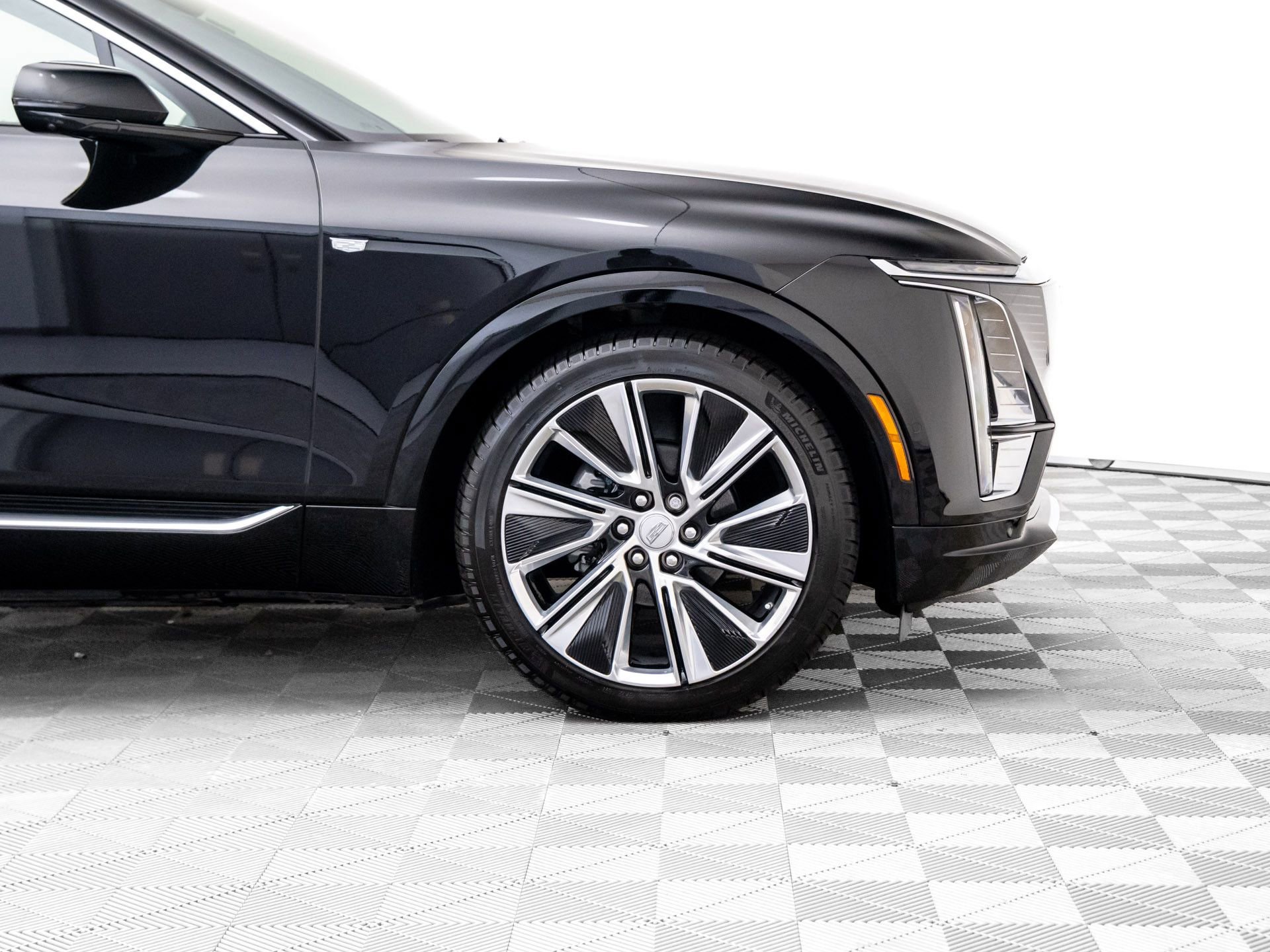 Certified 2025 Cadillac Lyriq Luxury w/ LPO, Floor Liner Package image 37