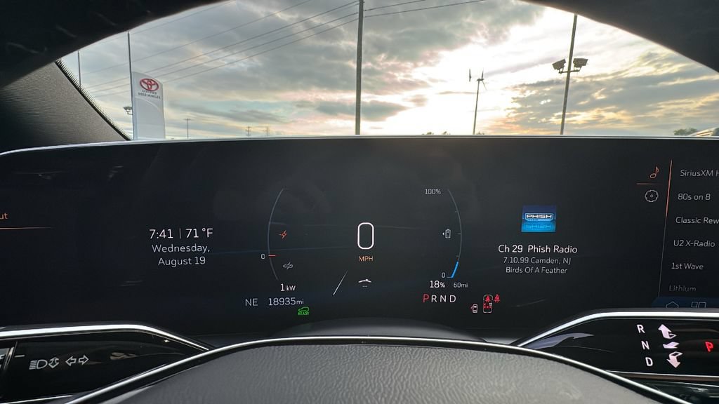 Used 2025 Cadillac Lyriq Luxury AWD/4WD image 18