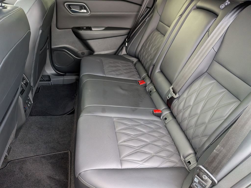 Used 2024 Nissan Rogue Platinum w/ Platinum Premium Package FWD image 36