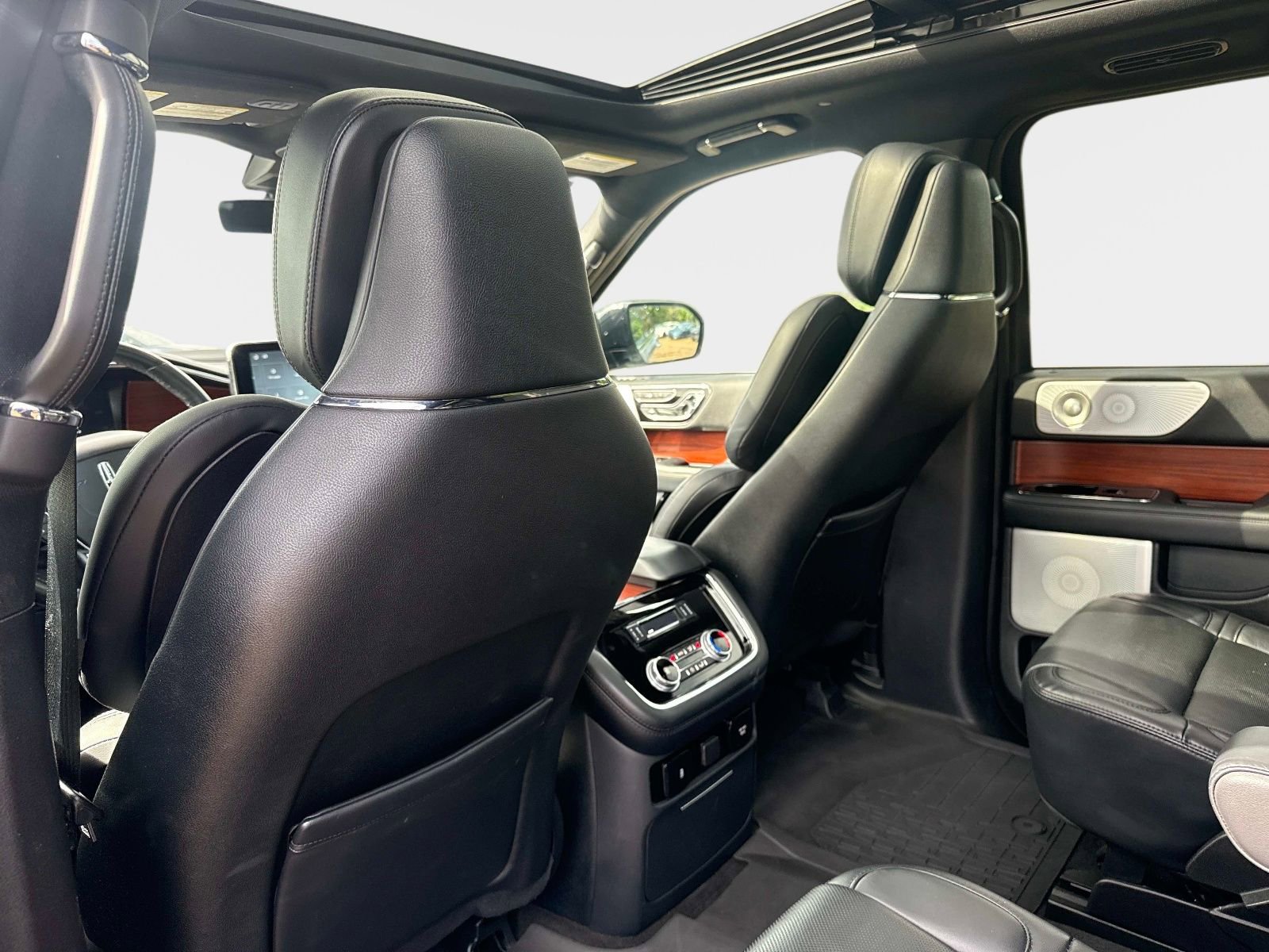 Used 2021 Lincoln Navigator Reserve w/ Luxury Package AWD/4WD image 13