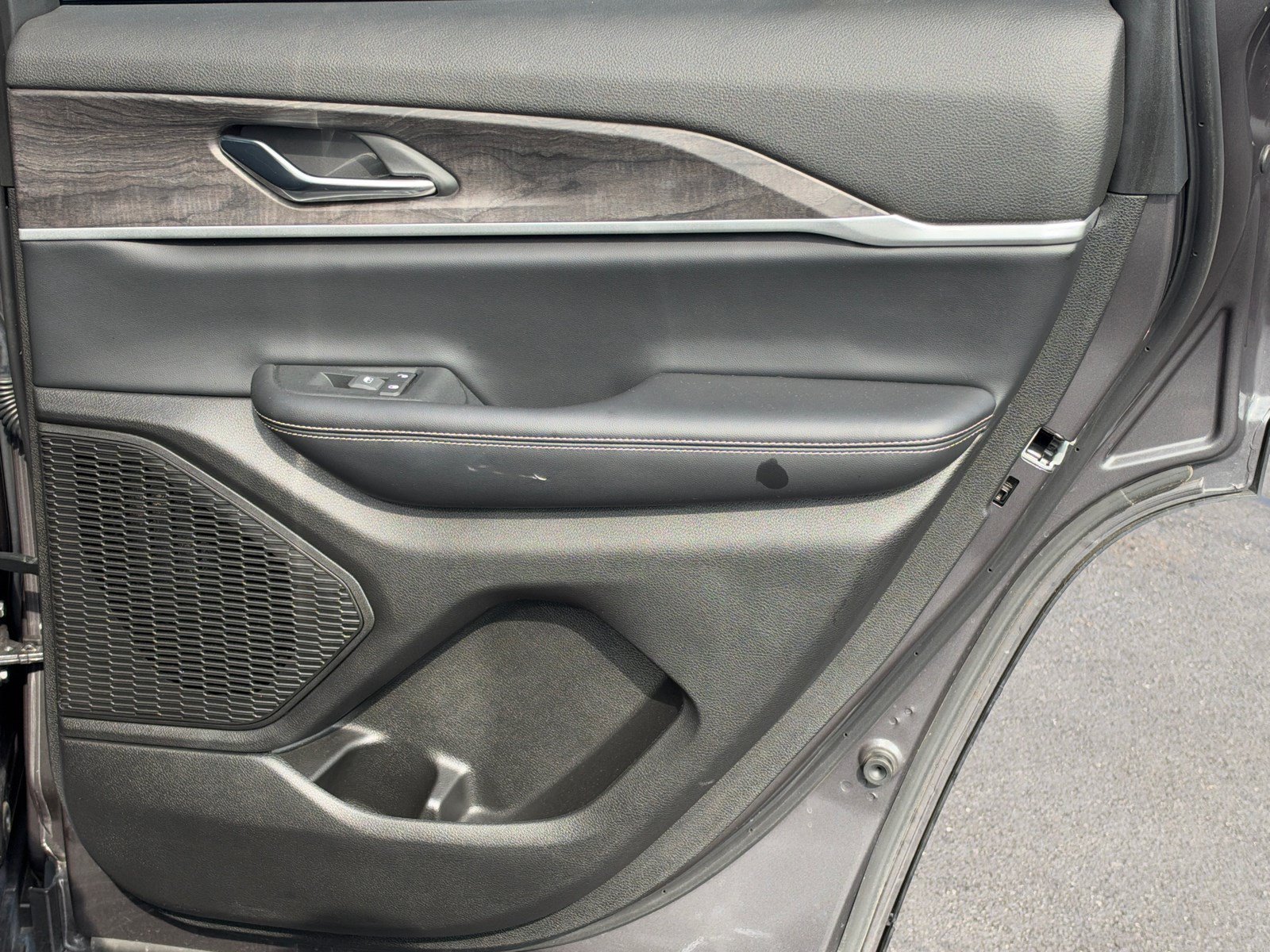 Used 2024 Jeep Grand Cherokee Limited RWD image 16