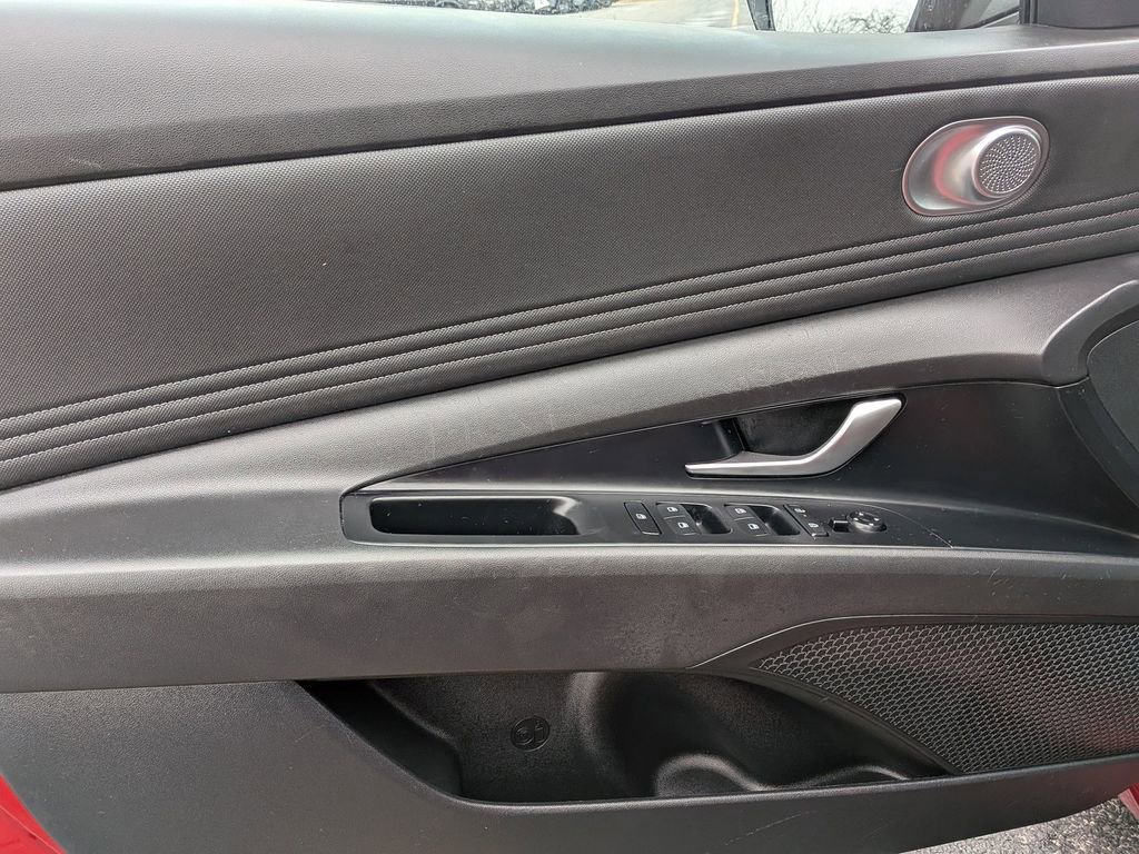 Used 2025 Hyundai Elantra SEL FWD image 9