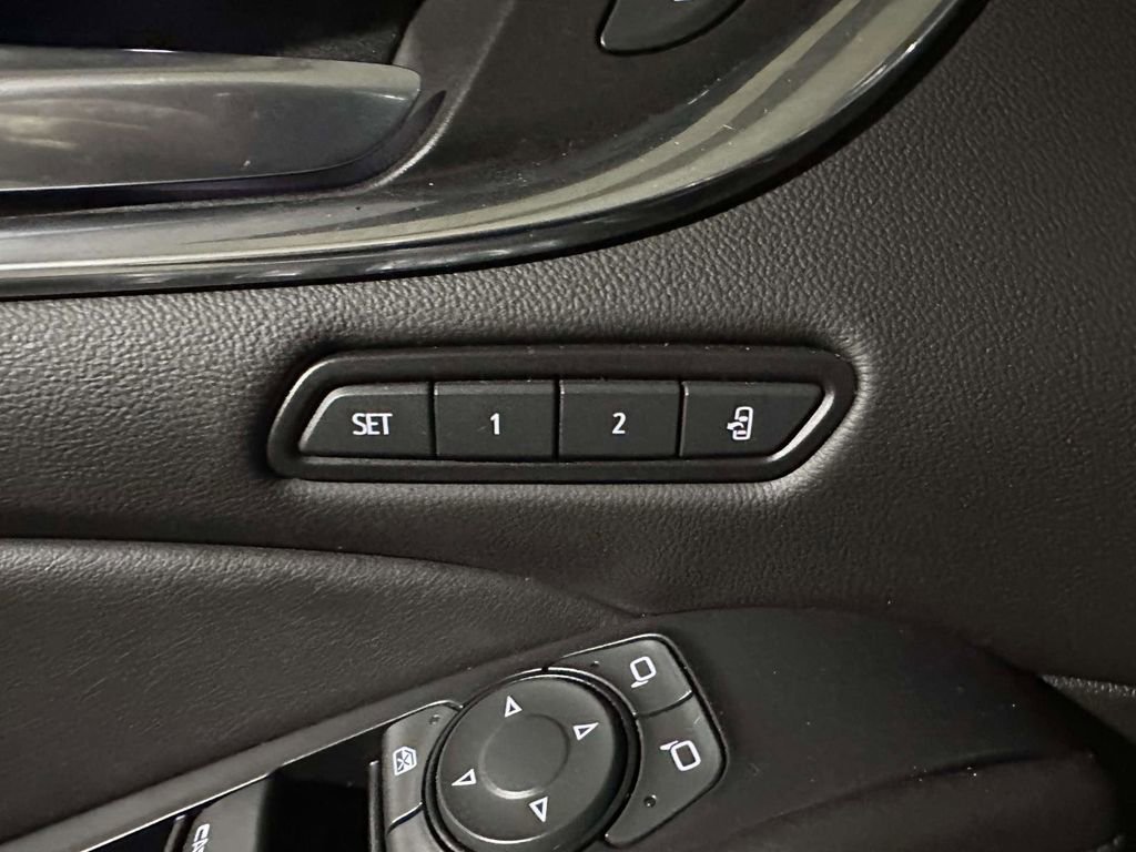 Used 2021 Buick Enclave Avenir w/ Avenir Technology Package image 18