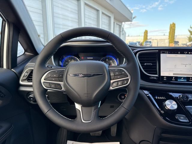 New 2026 Chrysler Pacifica Select AWD/4WD image 14