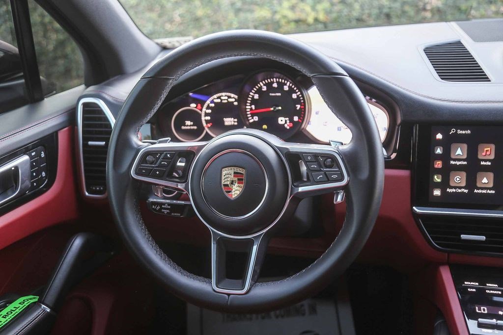 Used 2023 Porsche Cayenne Platinum Edition image 15