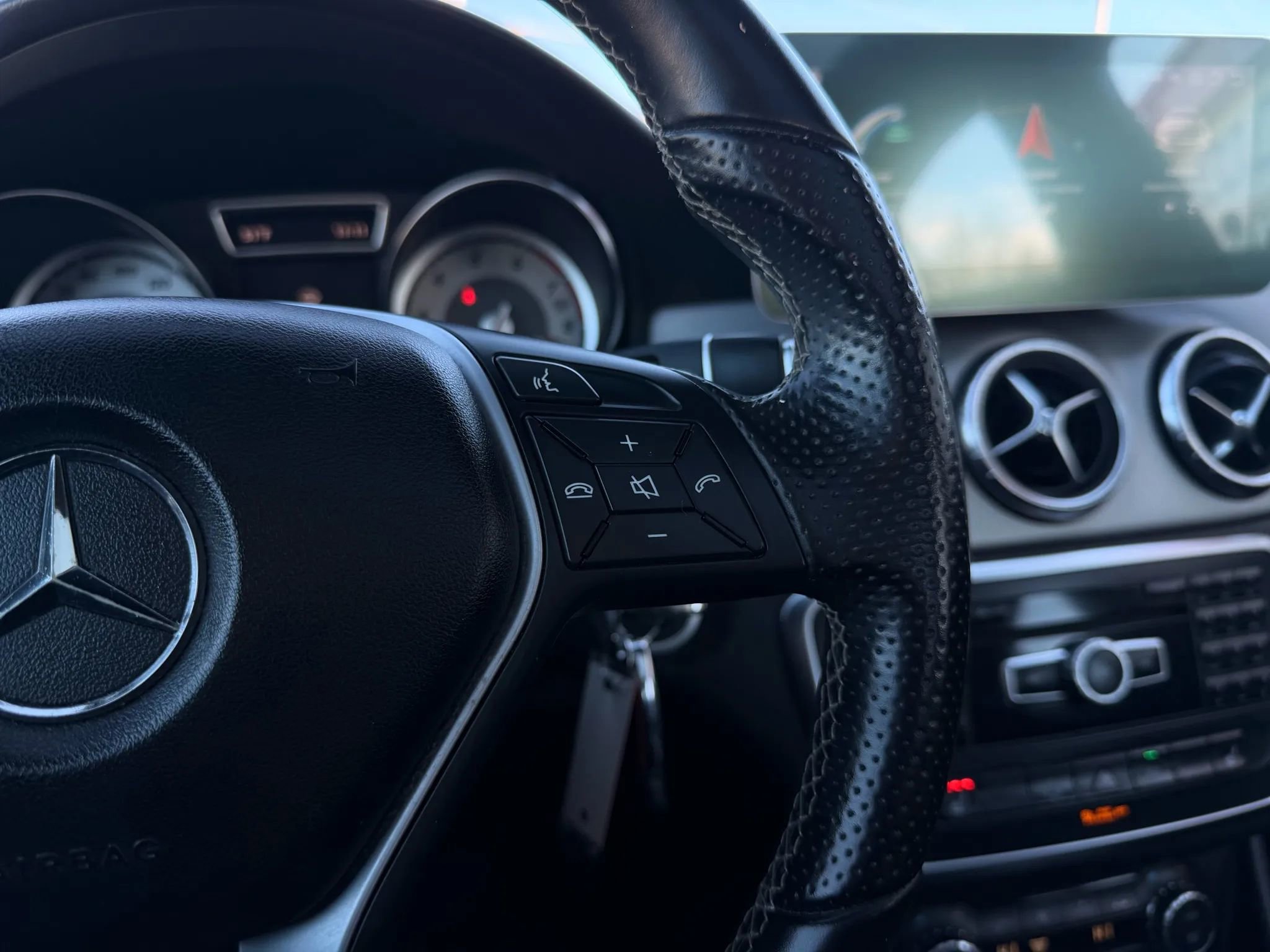 Used 2014 Mercedes-Benz CLA 250 image 15