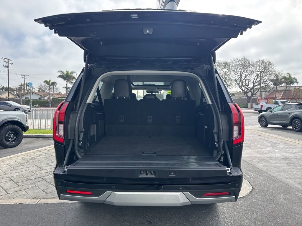 Used 2025 Ford Expedition Max Platinum w/ Platinum Ultimate Package image 8