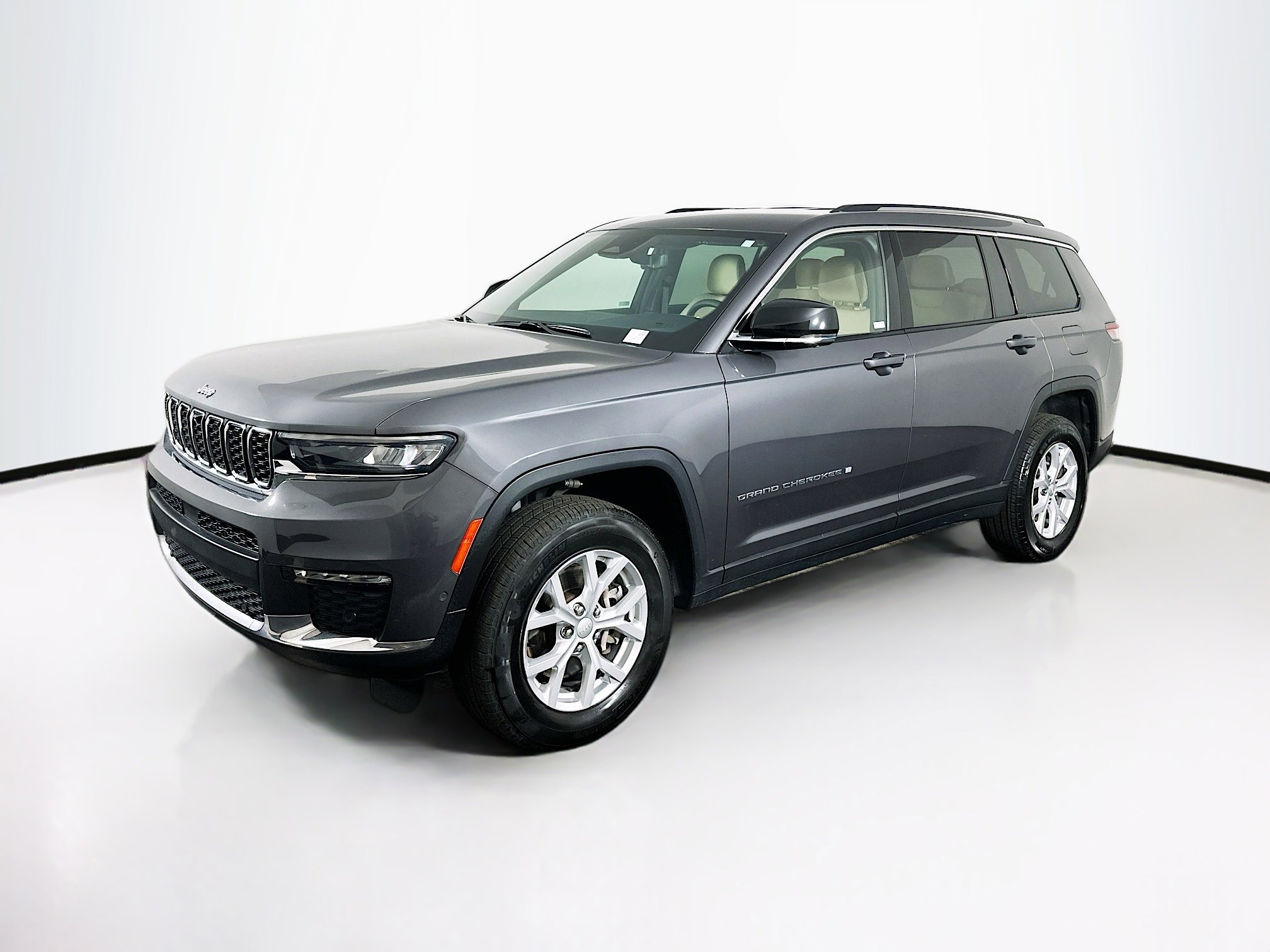 Used 2023 Jeep Grand Cherokee L Limited w/ Luxury Tech Group II image 3