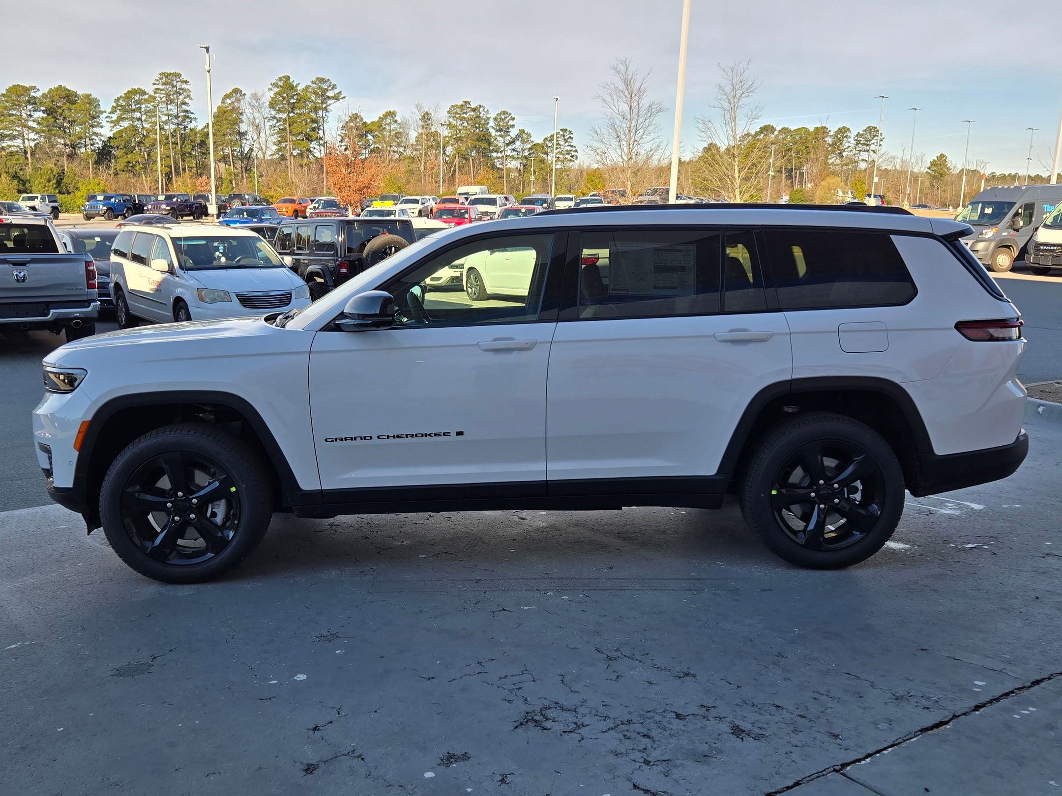 New 2025 Jeep Grand Cherokee L Limited w/ Luxury Tech Group II image 4