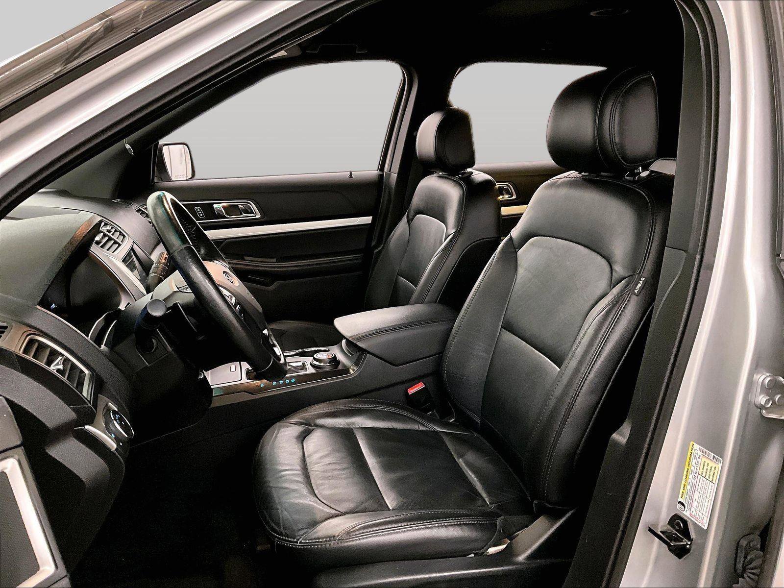 Used 2017 Ford Explorer XLT w/ Equipment Group 202A AWD/4WD image 25