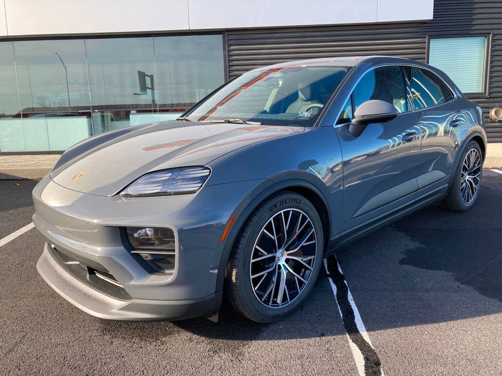 Used 2025 Porsche Macan 4S Electric image 6