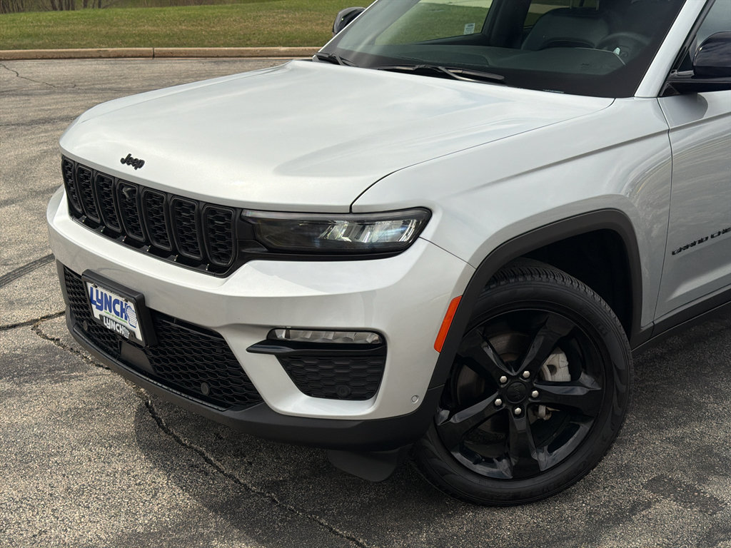 Used 2024 Jeep Grand Cherokee Limited w/ Luxury Tech Group II AWD/4WD image 8