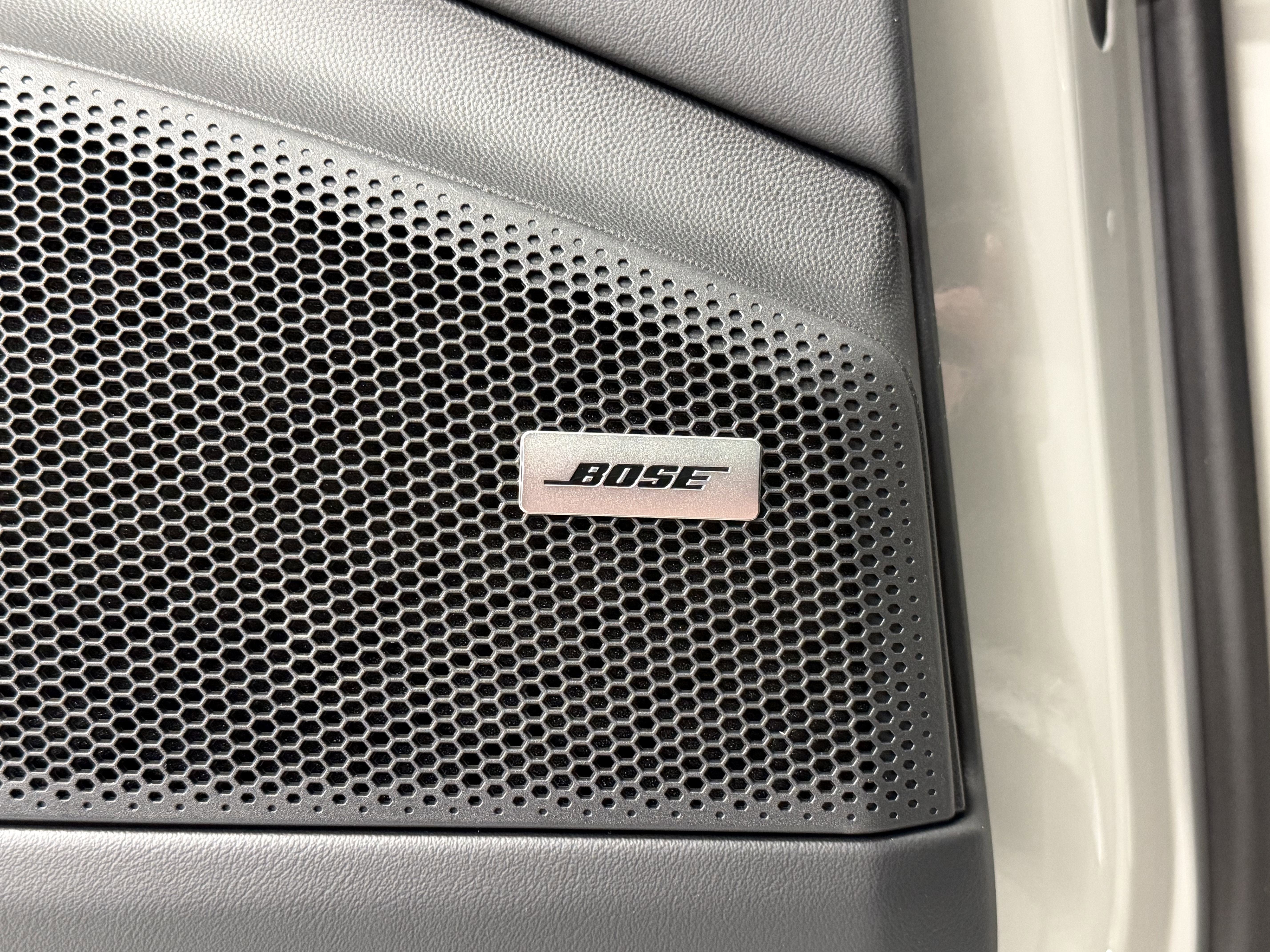 New 2026 Porsche Macan 4 Electric image 30