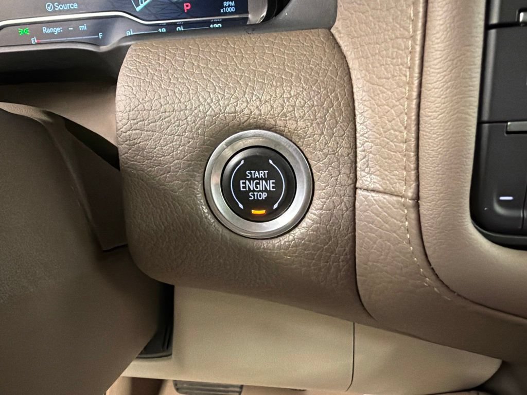 Used 2022 GMC Yukon XL Denali w/ Denali Premium Package AWD/4WD image 17