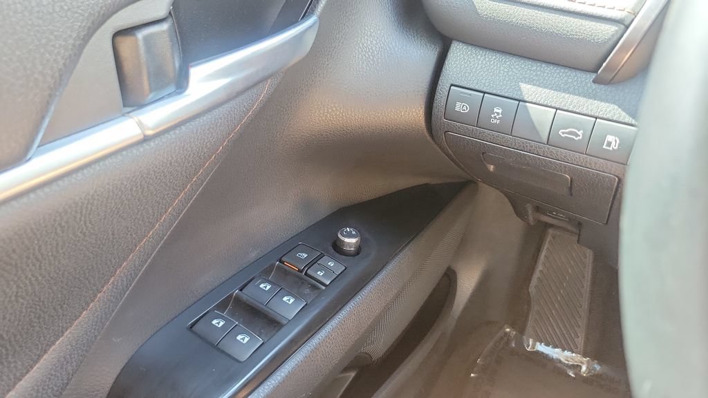 Used 2018 Toyota Camry XLE FWD image 20