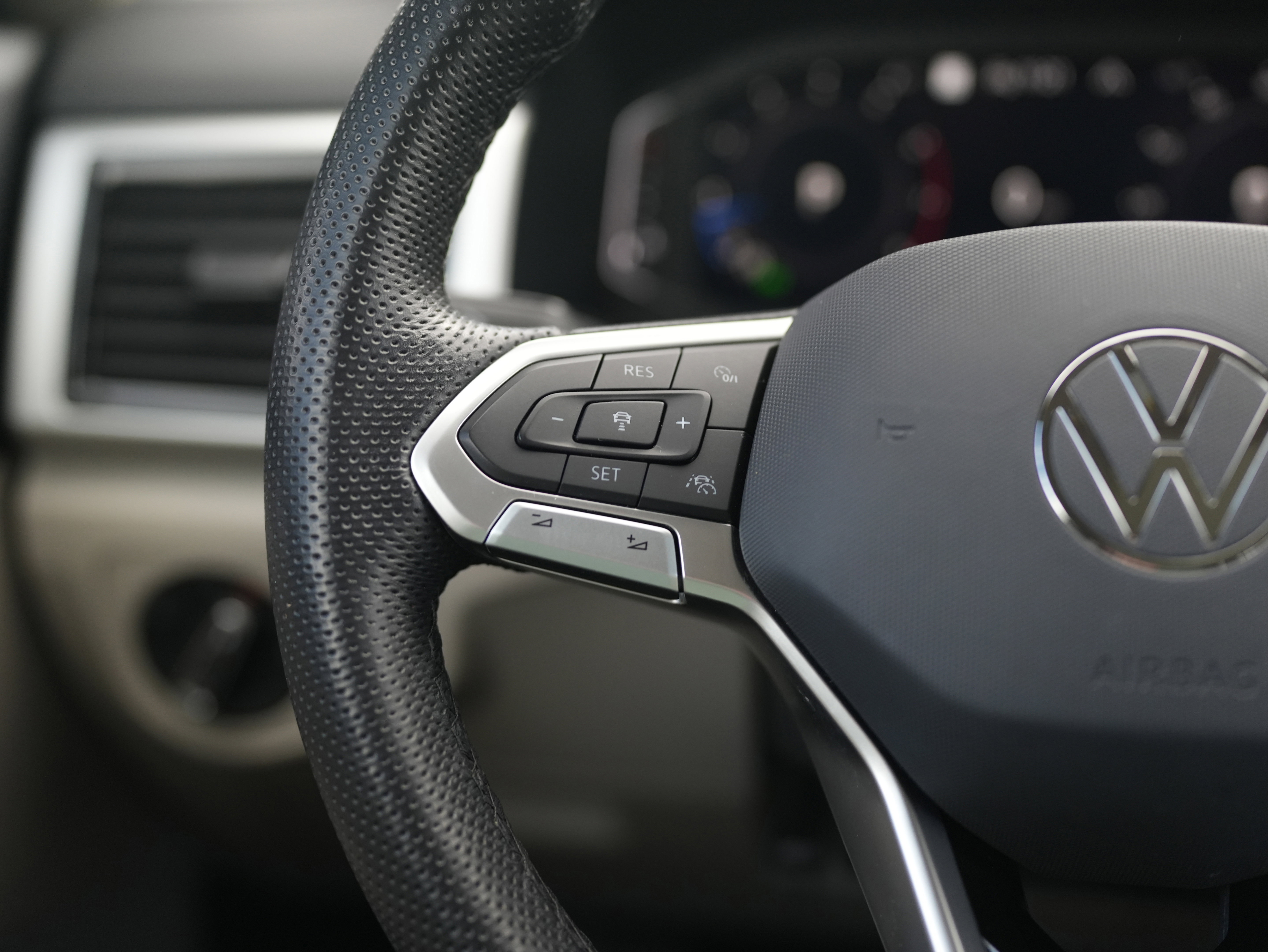 Certified 2023 Volkswagen Atlas SEL R-Line image 19