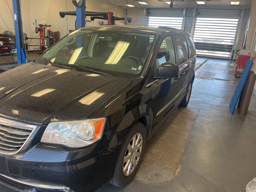 Used 2015 Chrysler Town & Country Touring FWD image 19