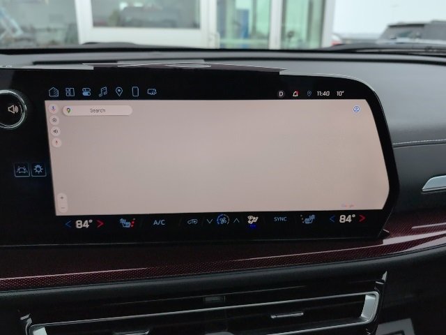 Used 2025 Chevrolet Traverse Z71 image 4