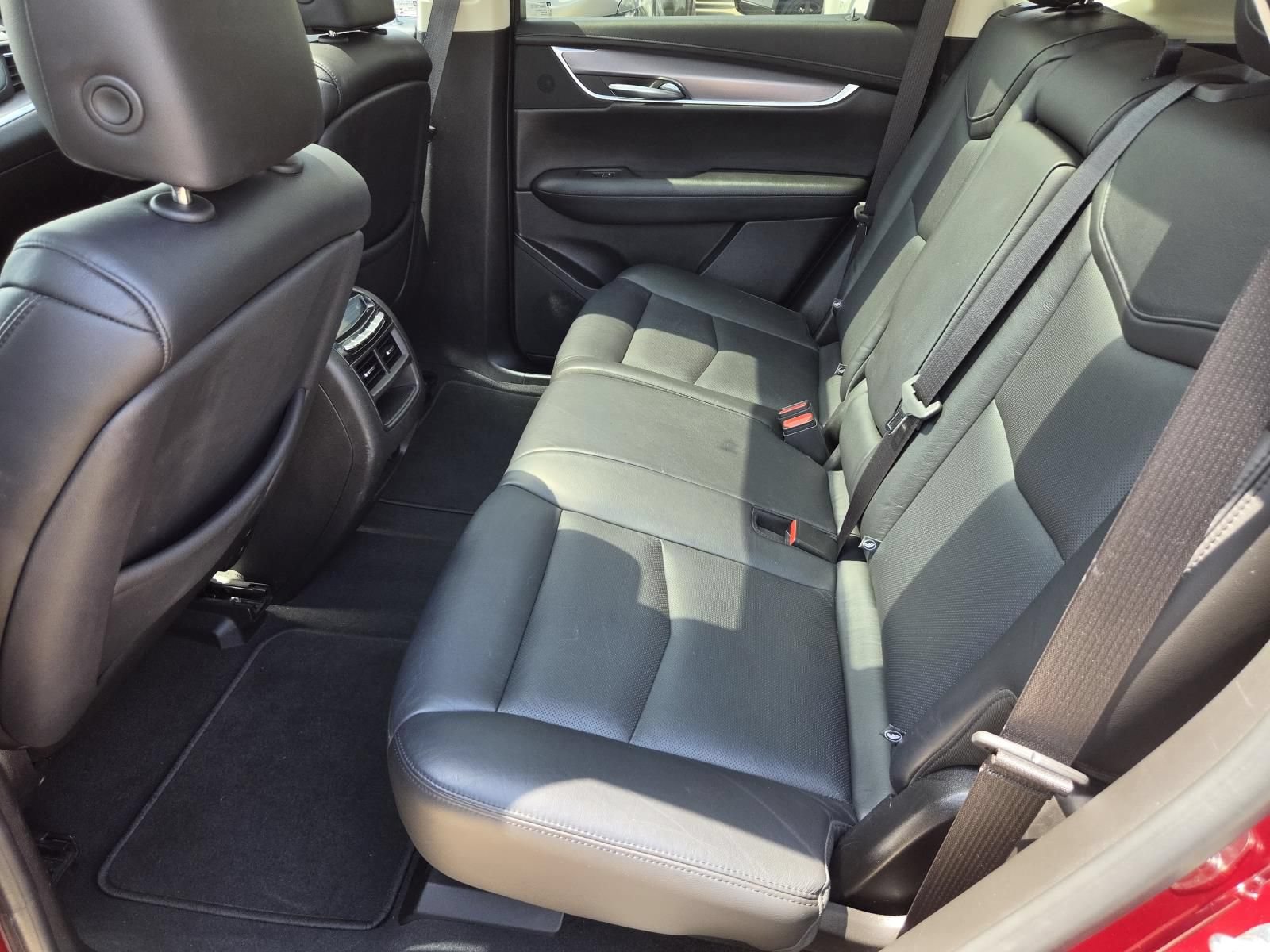 Used 2018 Cadillac XT5 Premium Luxury w/ Driver Assist Package FWD image 16