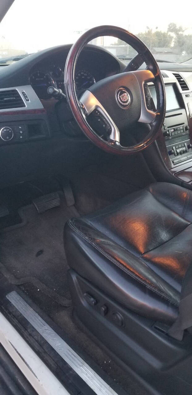 Used 2007 Cadillac Escalade ESV AWD w/ Information Package image 6