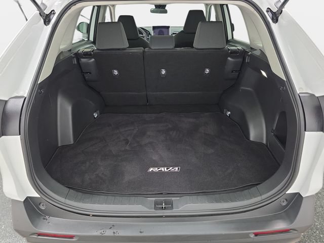 Used 2023 Toyota RAV4 XLE AWD/4WD image 31