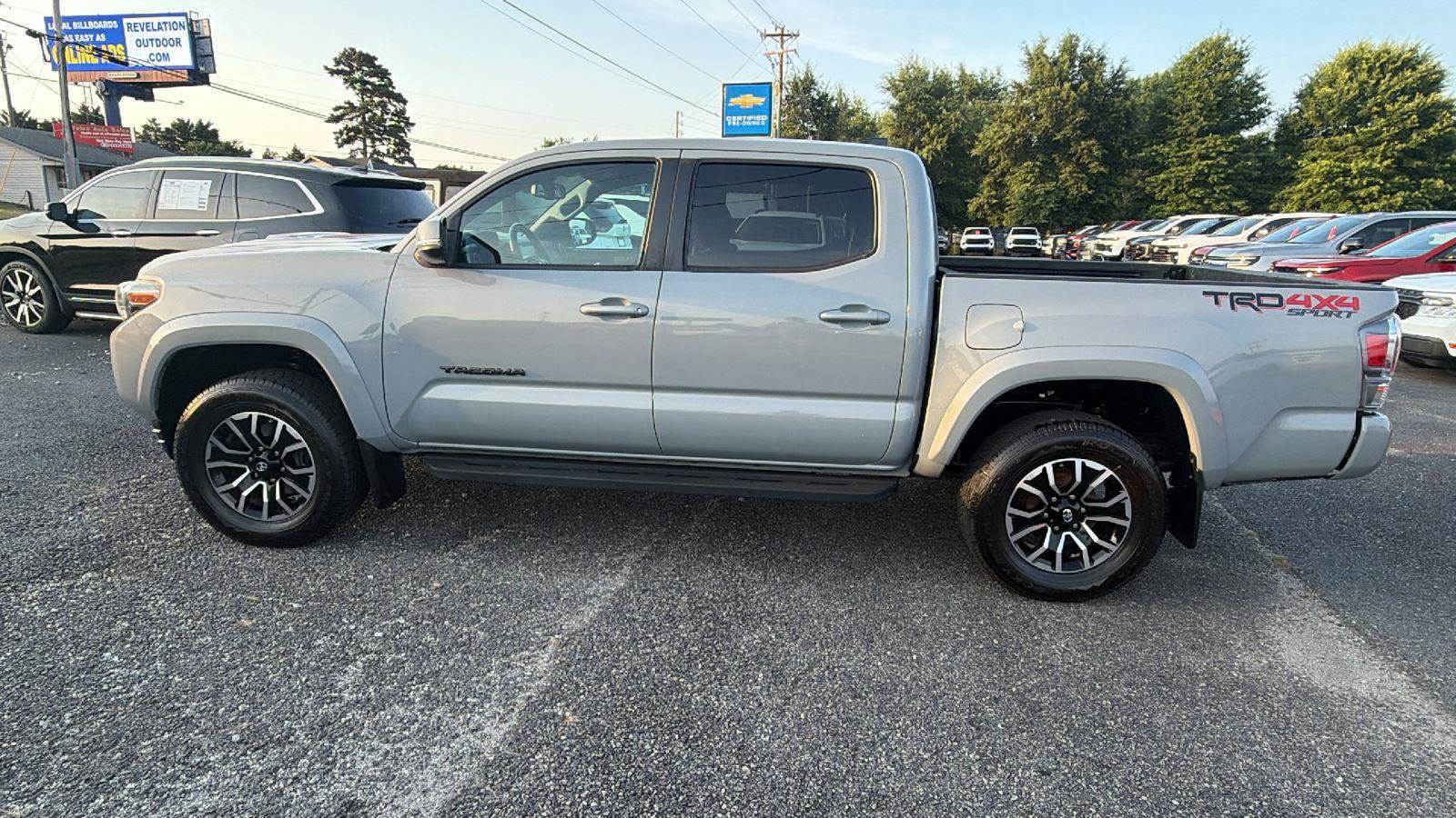 Used 2020 Toyota Tacoma TRD Sport AWD/4WD image 11
