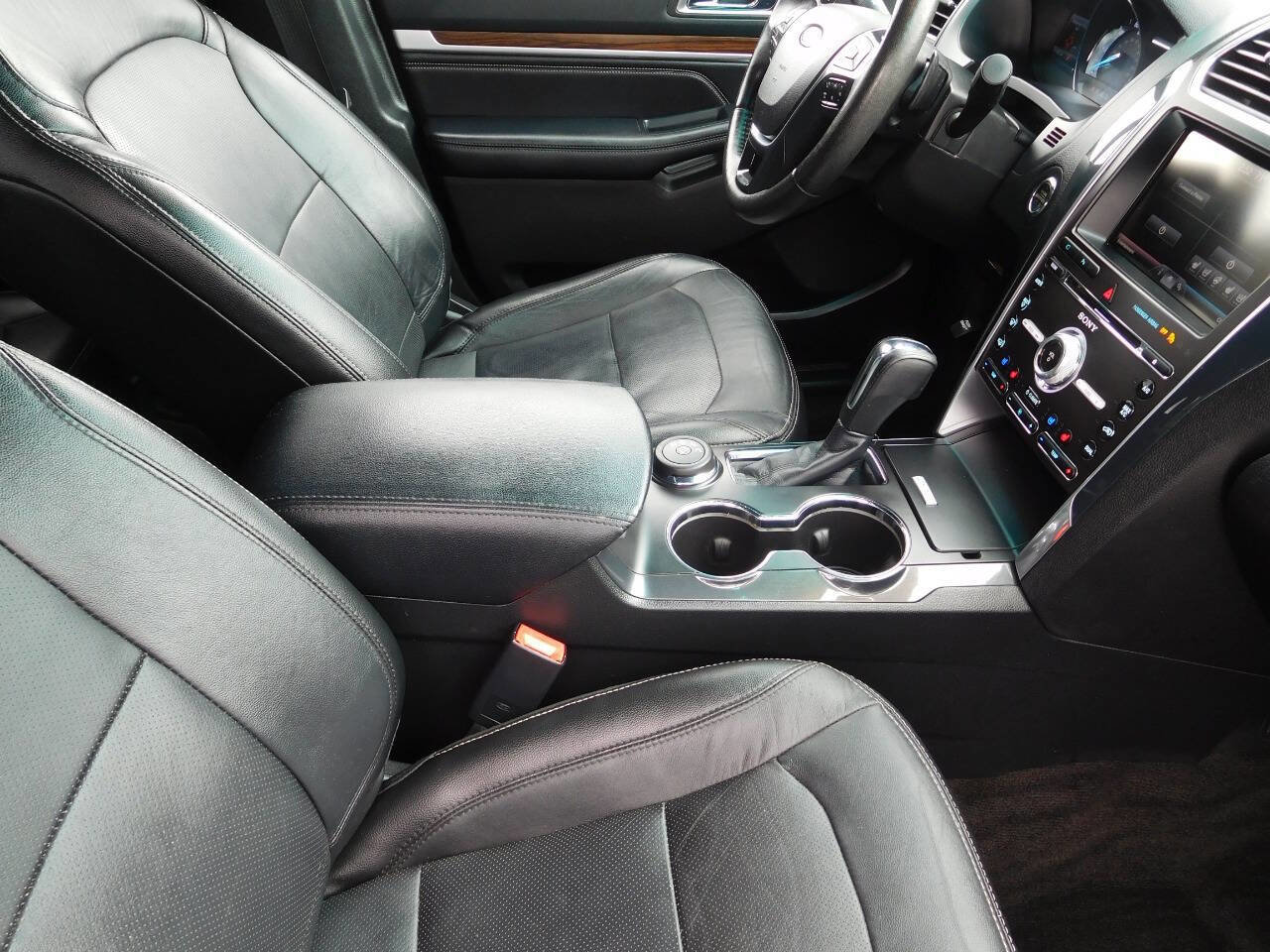 Used 2016 Ford Explorer Limited image 18