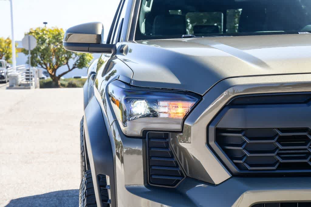 Used 2024 Toyota Tacoma TRD Off-Road w/ TRD Off Road Upgrade Package AWD/4WD image 4