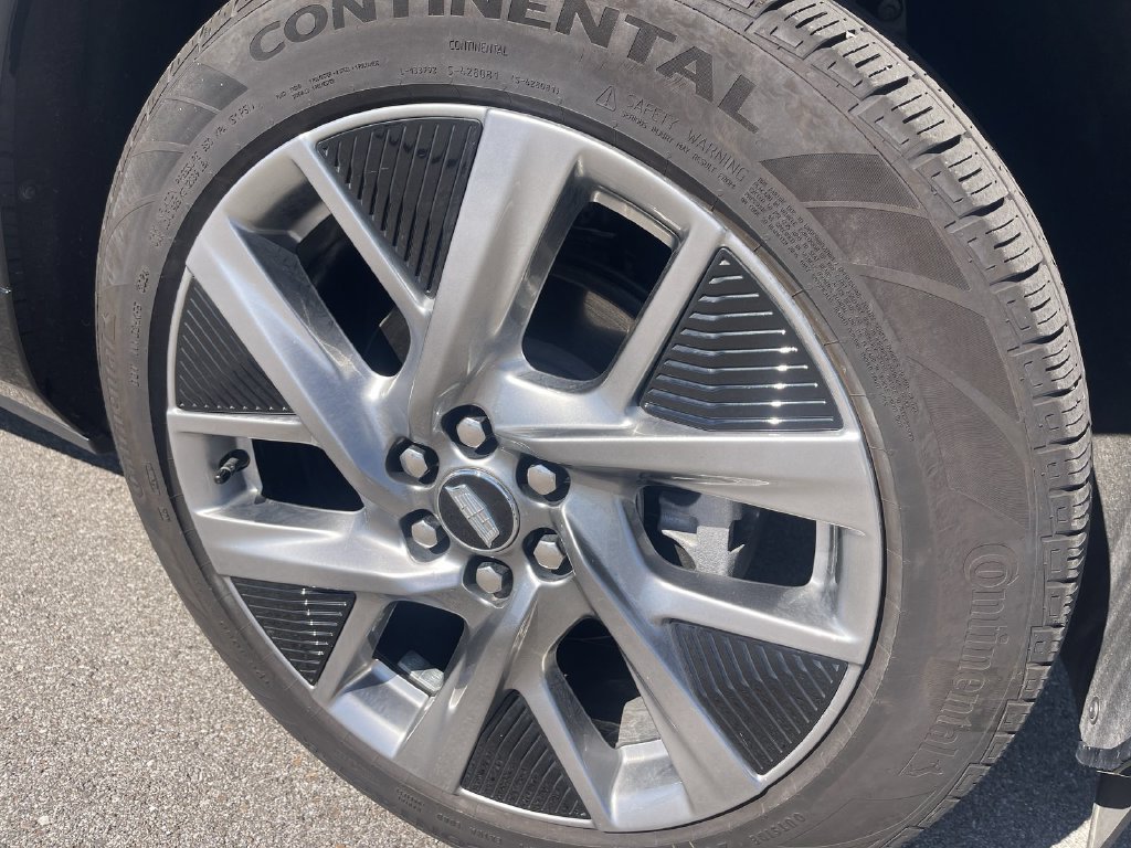 Certified 2025 Cadillac Optiq Luxury 2 w/ LPO, Floor Liner Package AWD/4WD image 11