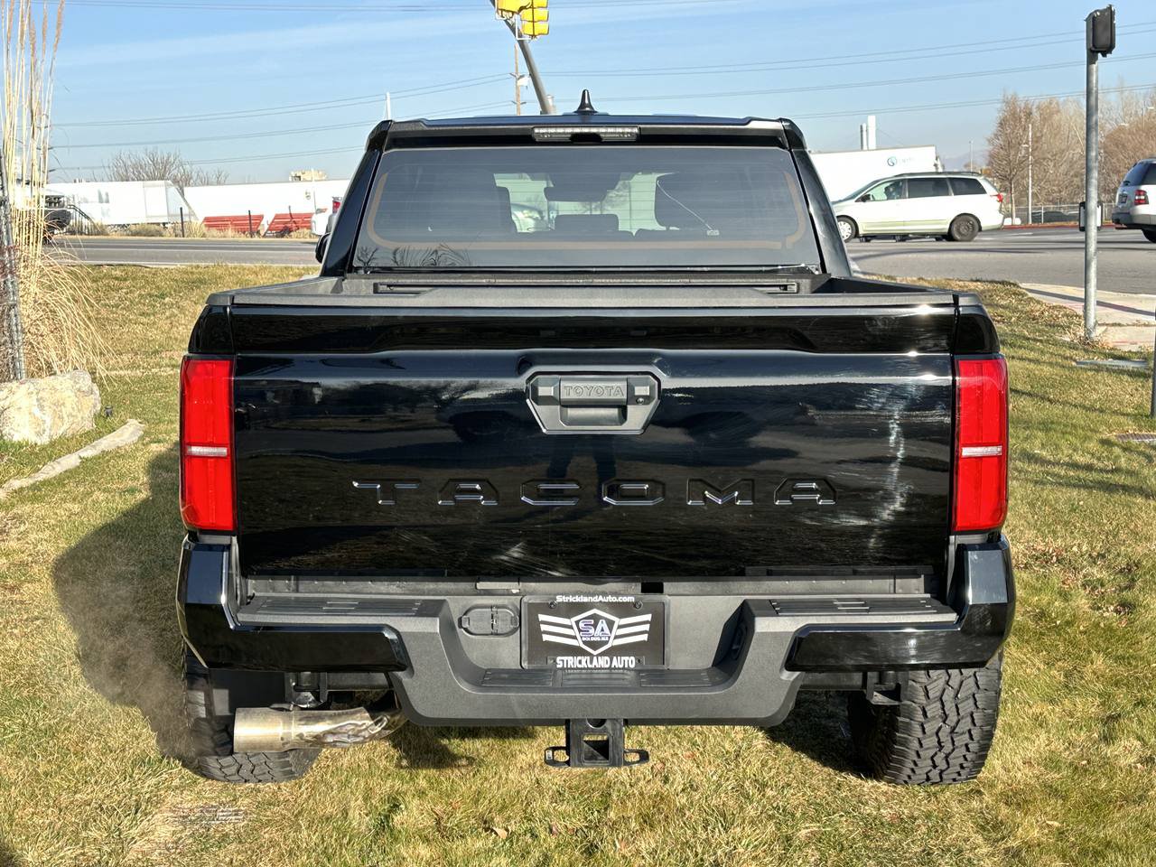 Used 2025 Toyota Tacoma SR5 AWD/4WD image 8
