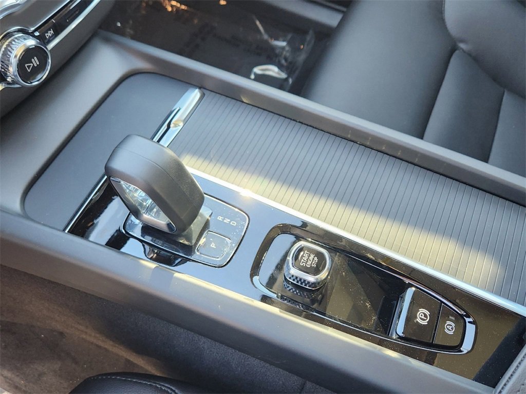 New 2025 Volvo XC60 B5 Core w/ Protection Package Premier image 22