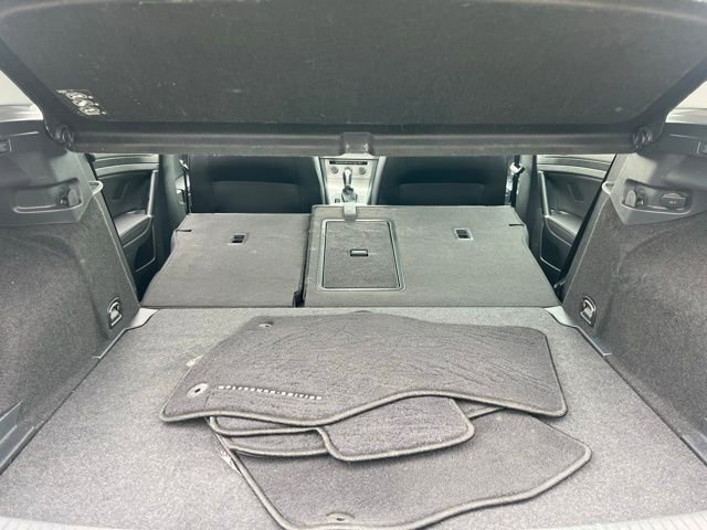 Used 2017 Volkswagen Golf Wolfsburg Edition image 36