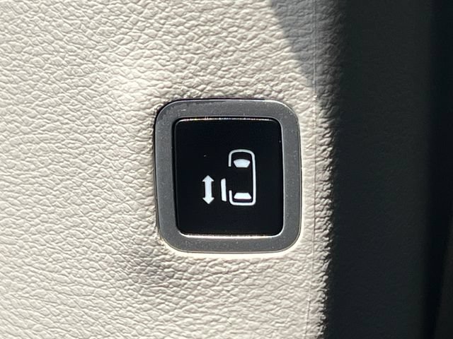 Used 2023 Chrysler Pacifica Touring-L FWD image 35