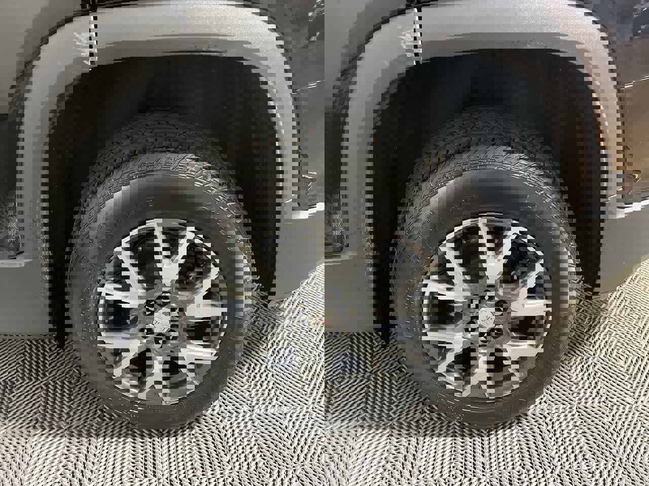 Used 2021 GMC Acadia SLE image 10